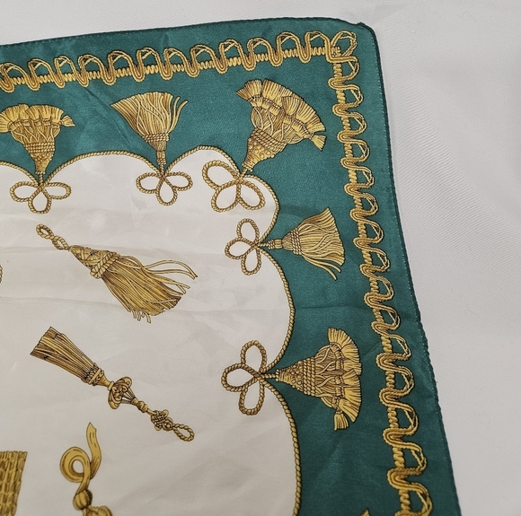 Oscar De La Renta Vintage Silk Scarf In Green White And Yellow - Picture 10 of 12